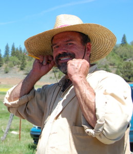 Plein Air Workshop Artist Stefan Baumann demonstrates how to protect yourself from the sun by wearing a big hat.